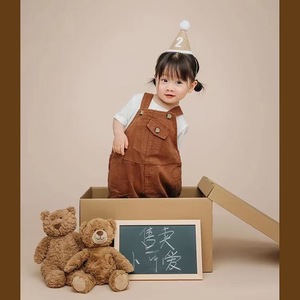 2岁3岁女孩摄影服装春款咖色背带裤小熊主题男孩宝宝拍照衣服影楼