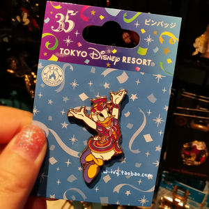 日本限定东京迪士尼正版35周年唐老鸭唐纳德女朋友黛西胸章徽章