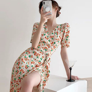 夏季茶歇法式一片式裹身中袖连衣裙气质V领收腰系带显瘦印花裙女