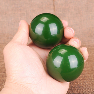 新疆和田玉健身球把件菠菜绿碧玉手球把件保健养生手球圆康乐球