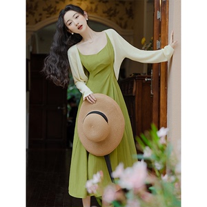 牛油果绿色连衣裙夏季2024新款仙女超仙森系高级感开衫裙子两件套