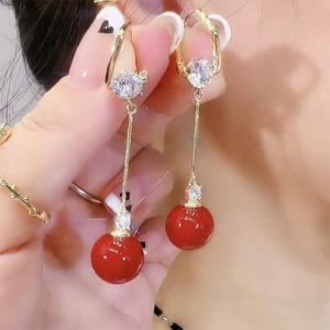 设计感红色珍珠耳环2022年新款潮气质长款水晶耳扣精致名媛耳饰女