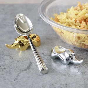 家用合金餐厅筷架创意金色餐具架酒店勺子托桌面韩式筷枕筷子架托