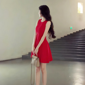 法式高端精致赫本风无袖连衣裙女2024夏季新款小众设计收腰小红裙
