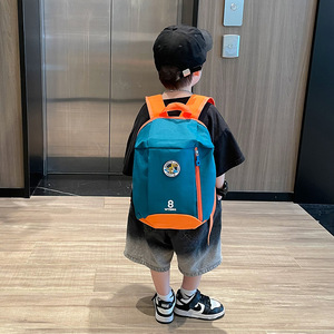 幼儿园儿童书包男孩韩版时尚大容量一年级双肩包外出游玩轻便背包