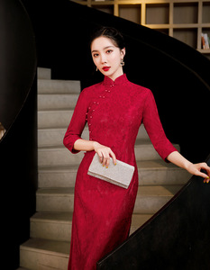 琳湘漫2024红色蕾丝走秀改良旗袍立领中袖长款日常修身钉珠连衣裙