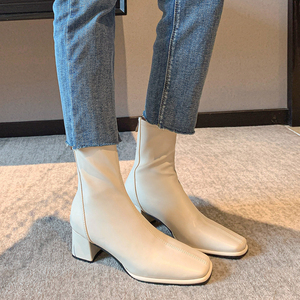 女士米色全羊皮短靴2024春秋新款真皮方头方根粗跟高跟奶白色靴子