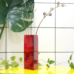 现代红色三角形水晶玻璃花瓶人工吹制家居装饰小号透明玫瑰花瓶