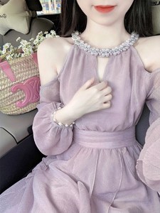 紫色露肩长袖珍珠挂脖连衣裙女夏季今年流行漂亮温柔风气质长裙子