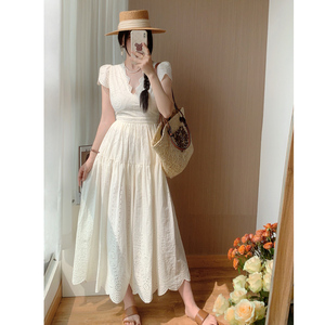 savi同款重工刺绣白色V领连衣裙女夏季新款法式复古收腰显瘦长裙