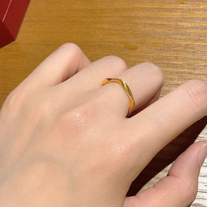 新品 18K金莫比乌斯环黄金戒指女高级时尚食指戒素圈小众设计指环
