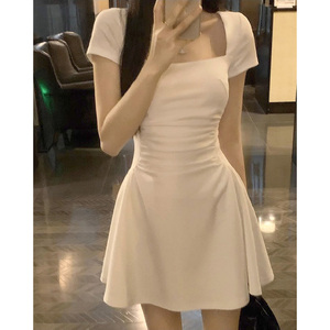 小个子白色连衣裙女2024夏季新款法式学生小众高级感赫本风小黑裙