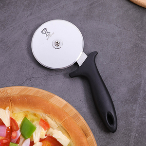 不锈钢披萨轮刀滚刀烘焙切匹萨工具切披萨专用刀 比萨切刀滚轮刀