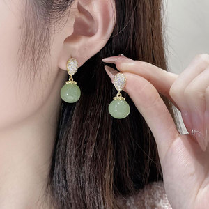 银针精致小巧微镶锆石水滴型耳钉绿珠子小众时尚轻奢优雅耳环耳饰