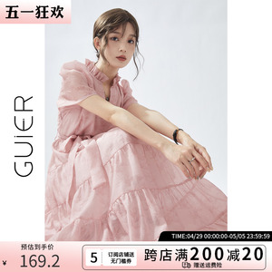 「GUIER」粉色V领连衣裙女夏2024新款木耳边温柔气质系带蛋糕长裙