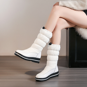 雪地靴厚底中筒靴平底加绒保暖松糕跟棉靴冬季中跟防寒大码女靴子