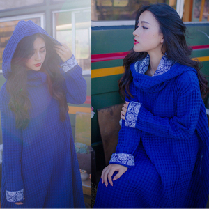 异域长袍云南新疆西藏度假蓝色连衣裙秋冬旅游拍照巫师帽斗篷长裙