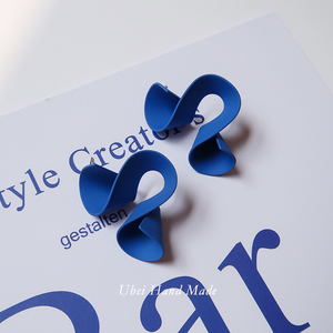 克莱因蓝系列 小众设计师款925银烤漆耳环扭曲螺旋造型耳钉耳夹