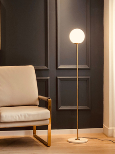 北欧ins落地灯后现代创意极简客厅卧室床头个性玻璃圆球立式台灯
