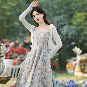茶歇法式蓝色油画碎花吊带连衣裙女夏仙女超仙森系质感高级感裙子