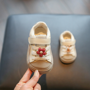 女宝宝学步鞋婴儿鞋子透气软底板鞋春秋款1一2岁女童板鞋男小童鞋