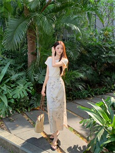 kumikumi简约杏色修身短袖T恤女夏季复古新中式碎花半身裙两件套