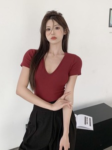kumikumi辣妹复古红色V领T恤女夏季小个子短袖弹力修身短款小上衣