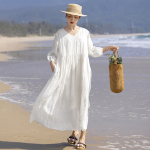 苎麻连衣裙女夏季沙滩裙仙气重工刺绣七分袖V领海边度假旅行长裙