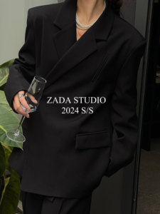 ZADA春季套装女不规则斜扣设计时髦垫肩西装外套