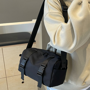 吐司包包女2024新款运动枕头包简约大容量单肩背包轻便旅行斜挎包