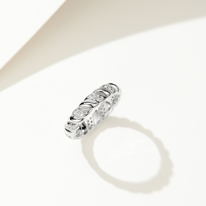 时尚耐看款ins风弧形线条密镶纽带镶钻石戒指女925纯银镀18K白金