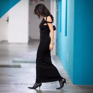 KHY Kylie同款 单肩不对称连衣裙修身性感长裙包臀裙设计感黑色