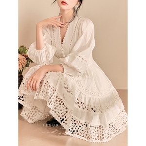 白色连衣裙女法式镂空长袖灯笼袖精致刺绣v领超仙度假风裙子夏季