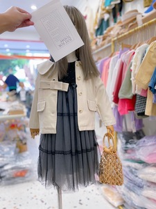 女童外套春秋洋气2022年新款米白色儿童娃娃领风衣韩版皮衣女孩子