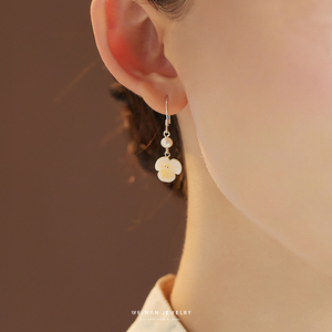 『冷轻萤』为晚天然蝶贝花朵珍珠s925纯银耳环小众耳饰新中式礼物