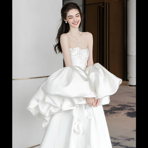 法式缎面抹胸高级质感旅拍轻婚纱2024新款新娘小个子白色出门主纱