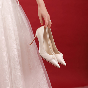 2022年冬季新款白色高跟鞋细跟新娘小众珍珠婚纱鞋平时可穿婚鞋女