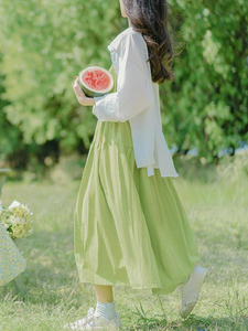 梨型身材微胖女生穿搭绿色吊带连衣裙子质感高级感小清新套装秋季