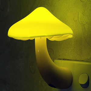 蘑菇光控小夜灯黄色led光感应床头台灯光控插座小夜灯