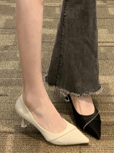 红蜻蜓米白色尖头单鞋女2024春季新款婚鞋黑色细跟设计小众小个子