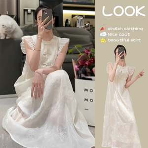 新中式刺绣白色小飞袖连衣裙女2024夏季新款高级感法式裙子吊带裙