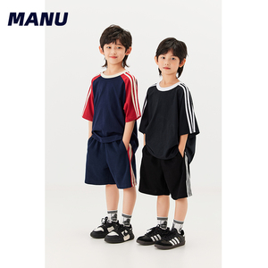 MANUKIDS童装男童23夏季三条杠复古条纹宽松运动短袖中大童套装