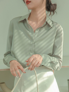 嫩绿色衬衫女设计感小众夏季薄款醋酸缎面防晒衬衣雪纺空调衫上衣