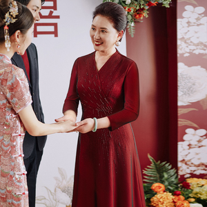喜婆婆婚礼礼服品牌大码结婚红色旗袍高端喜服胖妈妈婚宴装连衣裙