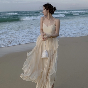 连衣裙女装三亚旅行穿搭游玩拍照超仙海边度假吊带沙滩裙子夏衣服
