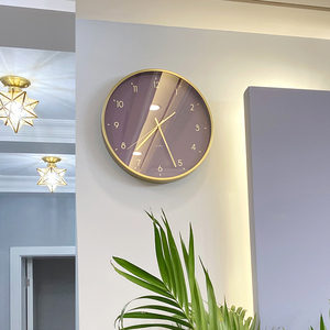 现代轻奢客厅挂钟静音简约时尚金属北欧家用挂表大气时钟紫色钟表