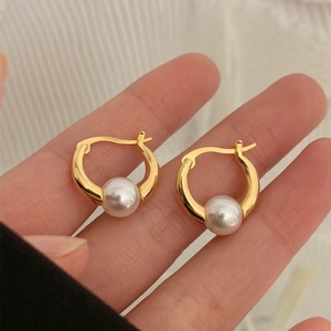 srrmhyn轻奢复古圆形珍珠金属风耳环2023新款潮女高级设计感耳圈