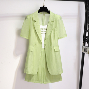果绿色休闲西装套装三件套2024新款时尚穿搭一整套夏天短裤两件套