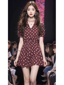 奥莱品牌高端精致砖红色波点连衣裙又甜又辣收腰v领西装裙子夏季