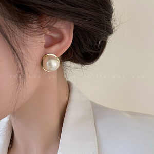 法式大珍珠耳钉女轻奢高级感复古耳环2024新款设计感小众金色耳饰